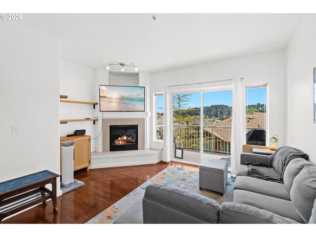 15465 Sw SPARROW Loop 104, Beaverton, OR 97007