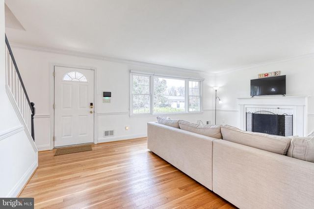 2001 TREE LN, Lutherville Timonium, MD 21093