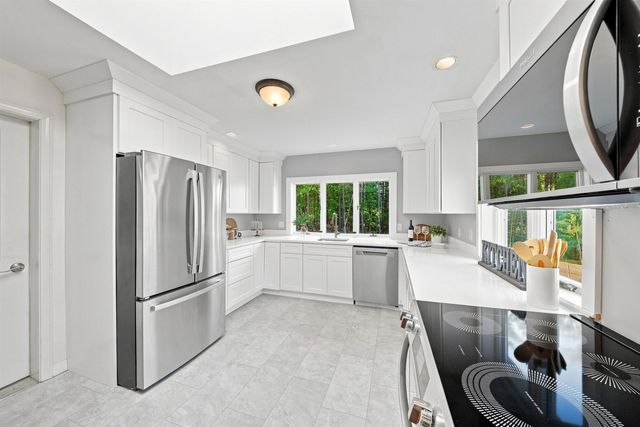 47 Rowell E Road, Brentwood, NH 03833