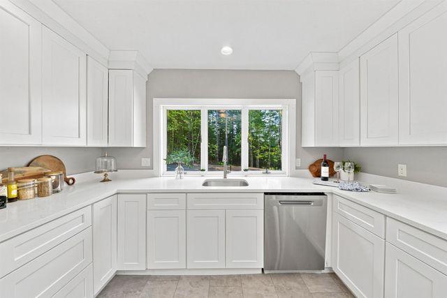 47 Rowell E Road, Brentwood, NH 03833