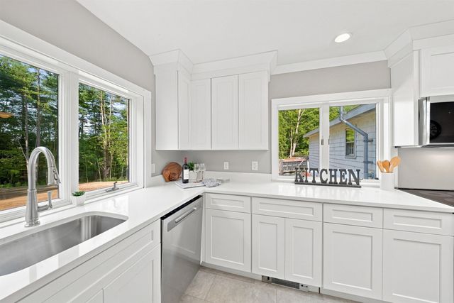 47 Rowell E Road, Brentwood, NH 03833