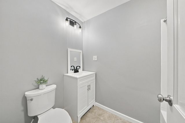 47 Rowell E Road, Brentwood, NH 03833