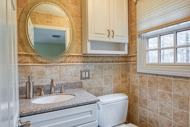 328 Caswell St, Taunton, MA 02718