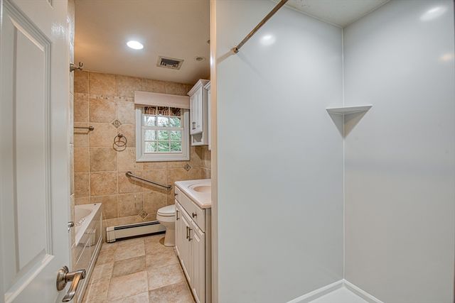 328 Caswell St, Taunton, MA 02718