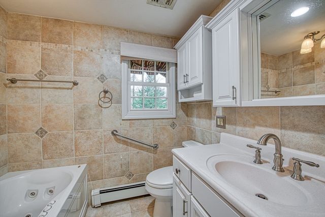 328 Caswell St, Taunton, MA 02718