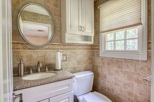 328 Caswell St, Taunton, MA 02718