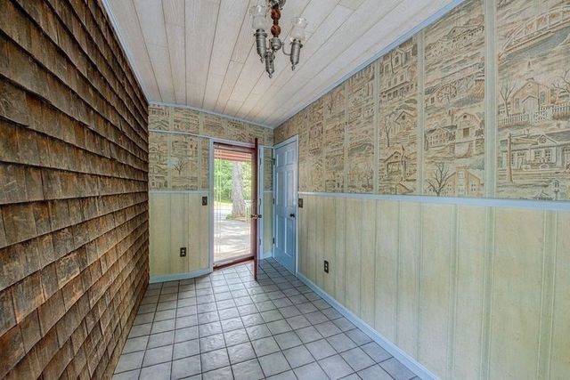 328 Caswell St, Taunton, MA 02718