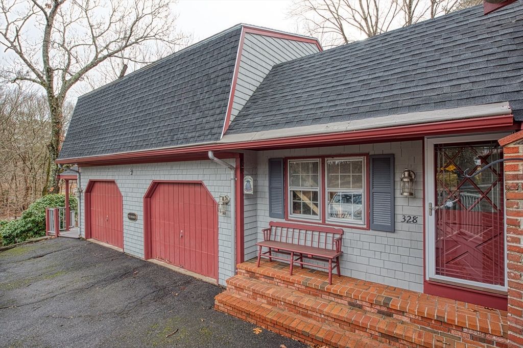 328 Caswell St, Taunton, MA 02718