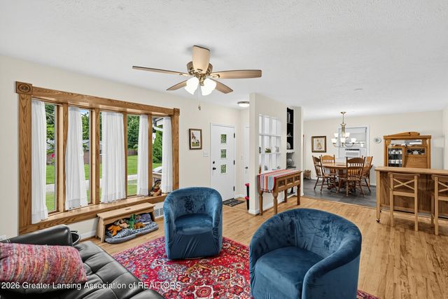 2224 Pembroke Road, Lansing, MI 48906