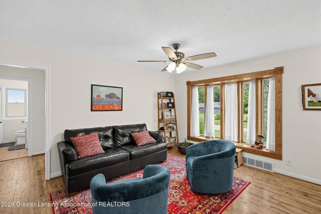 2224 Pembroke Road, Lansing, MI 48906