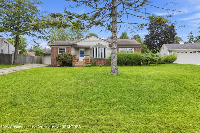 2224 Pembroke Road, Lansing, MI 48906