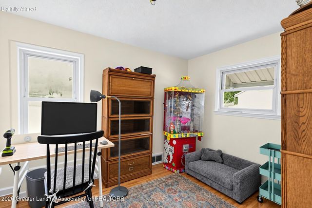 2224 Pembroke Road, Lansing, MI 48906