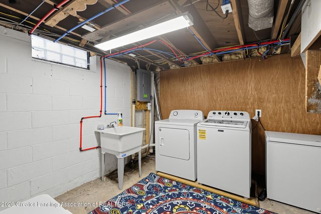 2224 Pembroke Road, Lansing, MI 48906