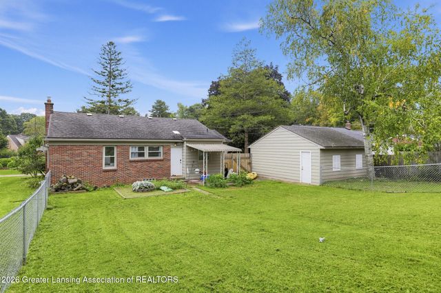 2224 Pembroke Road, Lansing, MI 48906