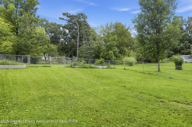2224 Pembroke Road, Lansing, MI 48906