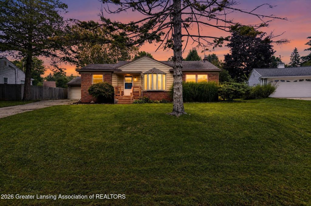 2224 Pembroke Road, Lansing, MI 48906