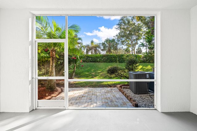 8024 Briantea Drive, Boynton Beach, FL 33472