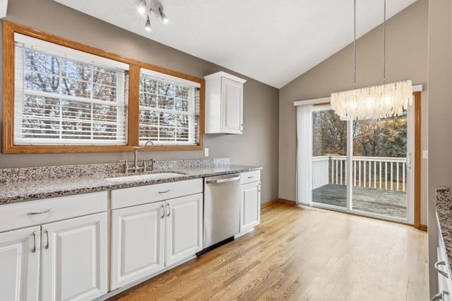 7506 Hampton Lane, Shakopee, MN 55379