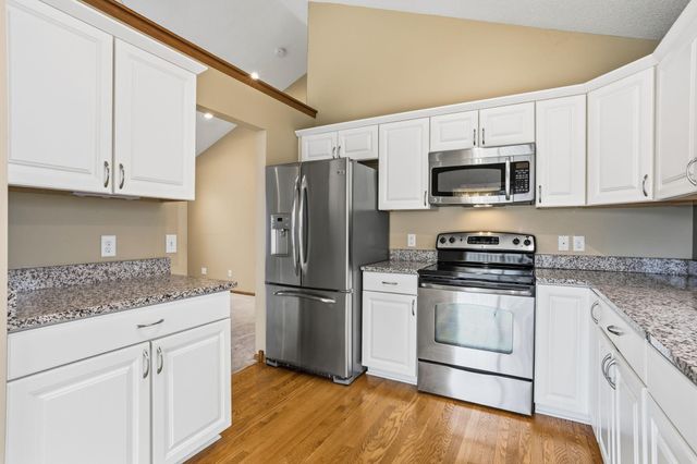 7506 Hampton Lane, Shakopee, MN 55379