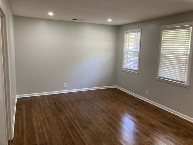 3939 Creekside Dr, Nashville, TN 37211