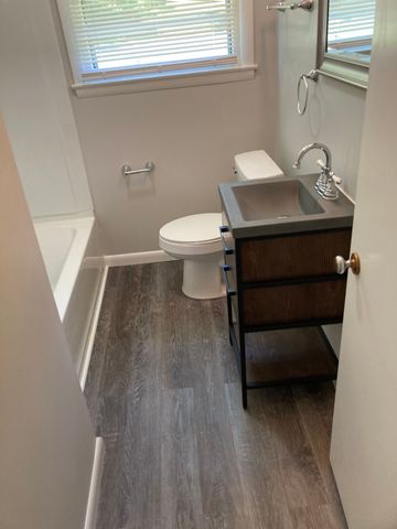 3939 Creekside Dr, Nashville, TN 37211