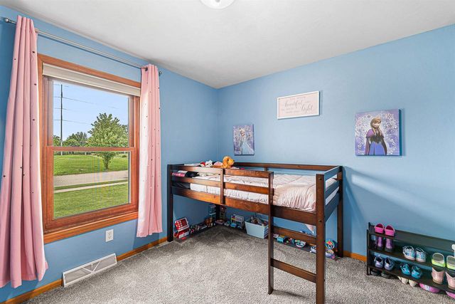 782 MUSTANG LANE, Fond Du Lac, WI 54935