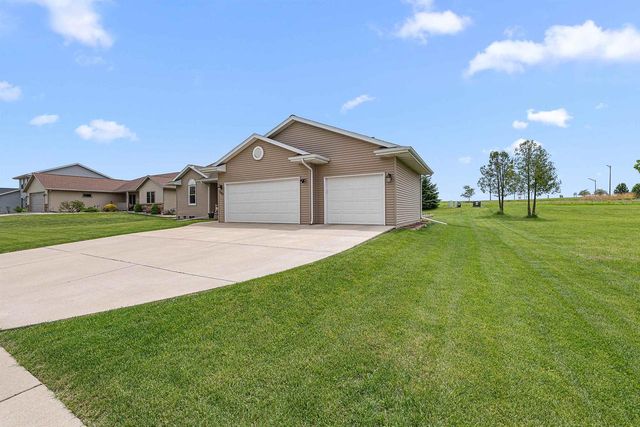782 MUSTANG LANE, Fond Du Lac, WI 54935