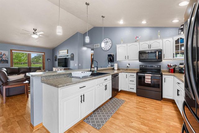 782 MUSTANG LANE, Fond Du Lac, WI 54935