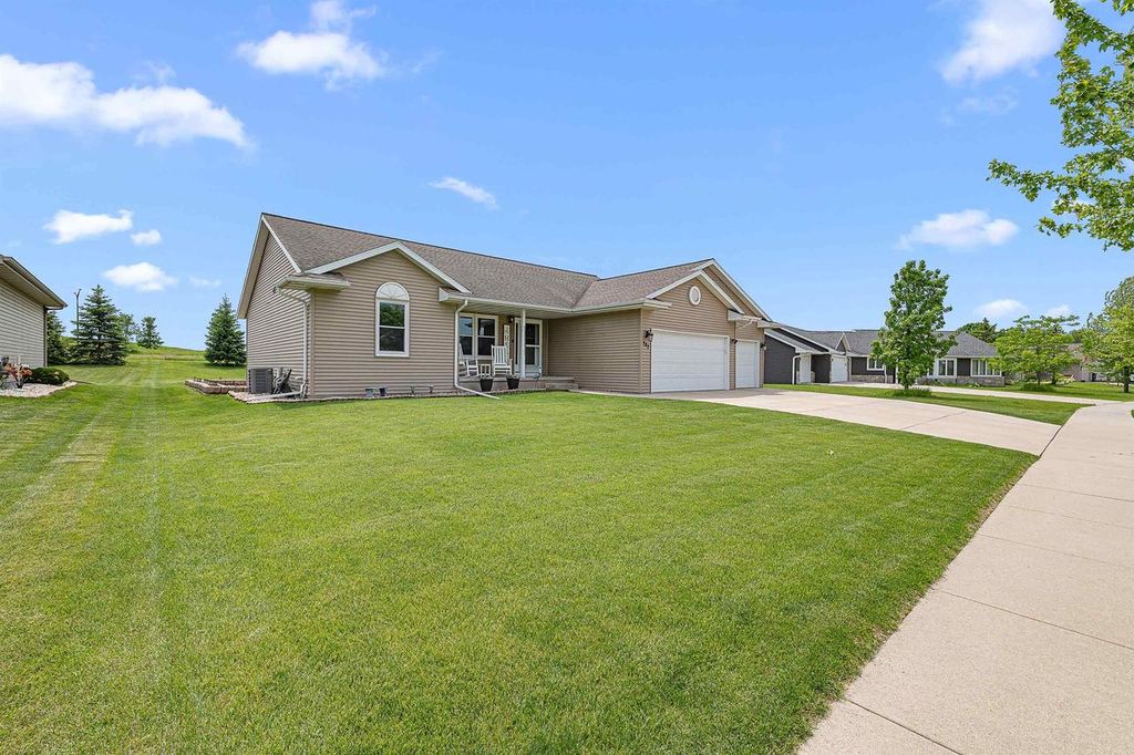 782 MUSTANG LANE, Fond Du Lac, WI 54935