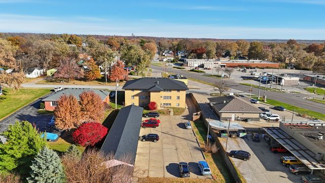 800 13th Street, West Des Moines, IA 50265