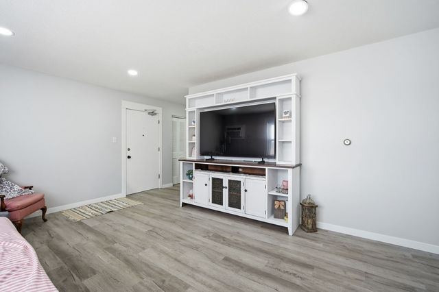 800 13th Street, West Des Moines, IA 50265