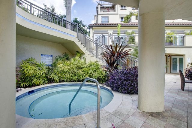 2633 NE 14th Avenue 101, Wilton Manors, FL 33334