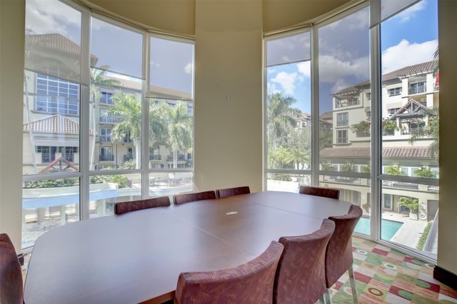 2633 NE 14th Avenue 101, Wilton Manors, FL 33334