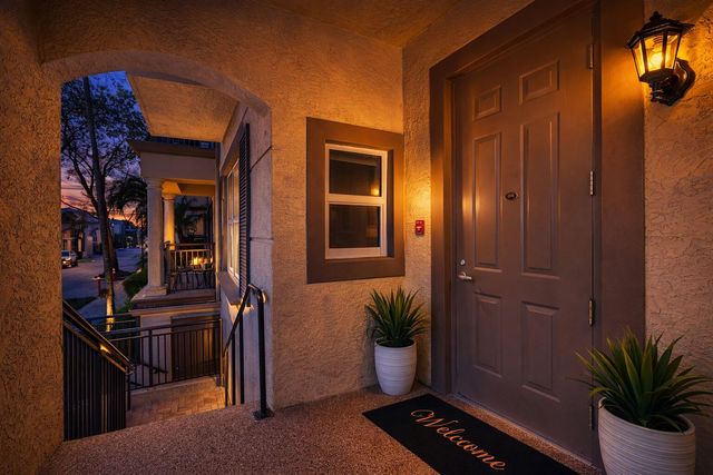 2633 NE 14th Avenue 101, Wilton Manors, FL 33334