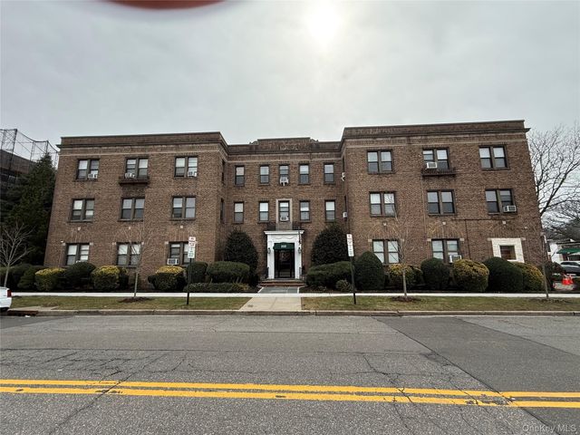 222 7th Street 2H, Garden City, NY 11530