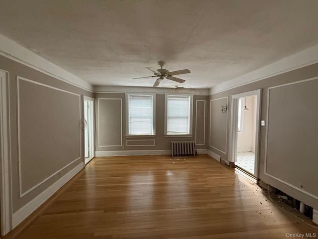 222 7th Street 2H, Garden City, NY 11530