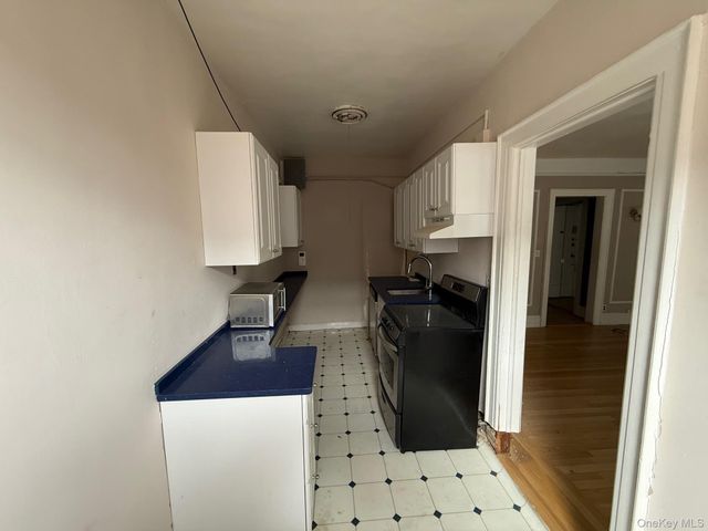 222 7th Street 2H, Garden City, NY 11530