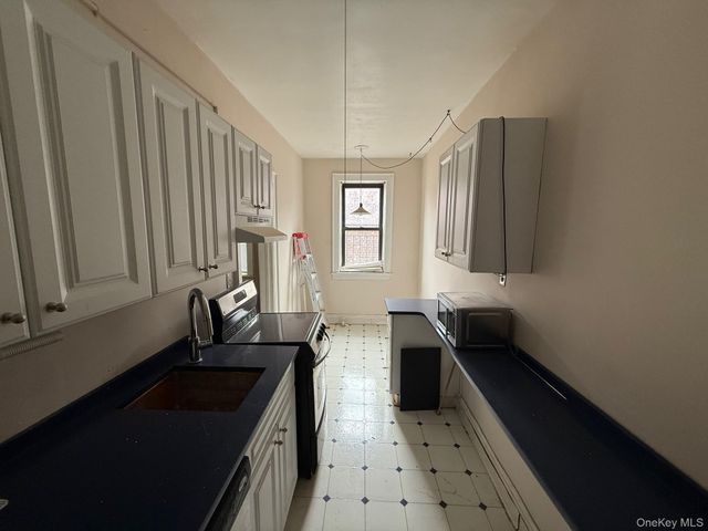 222 7th Street 2H, Garden City, NY 11530