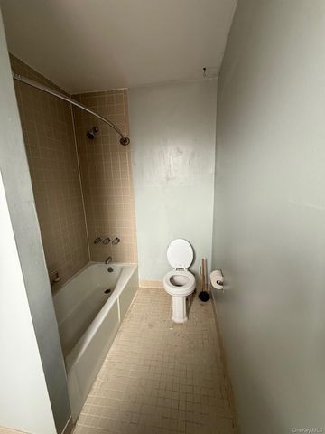 222 7th Street 2H, Garden City, NY 11530