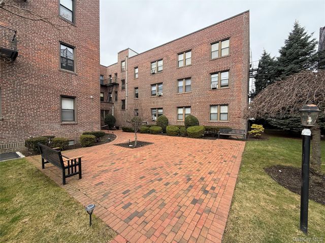 222 7th Street 2H, Garden City, NY 11530