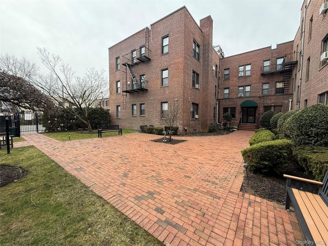 222 7th Street 2H, Garden City, NY 11530
