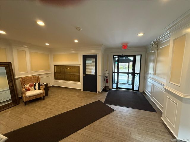 222 7th Street 2H, Garden City, NY 11530