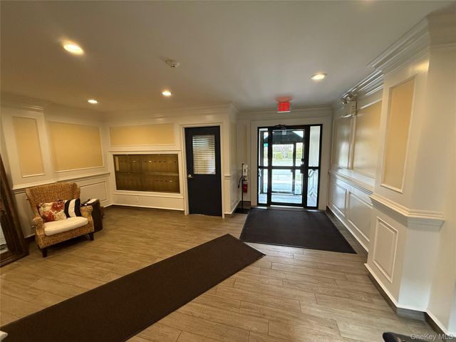 222 7th Street 2H, Garden City, NY 11530