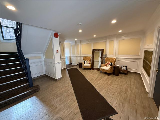 222 7th Street 2H, Garden City, NY 11530