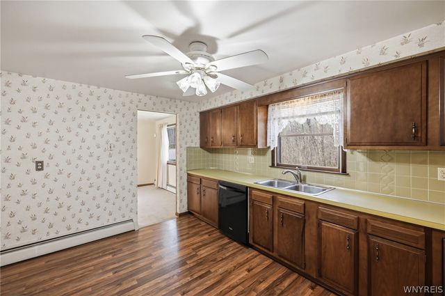 6888 Joanne Circle North, Niagara, NY 14304