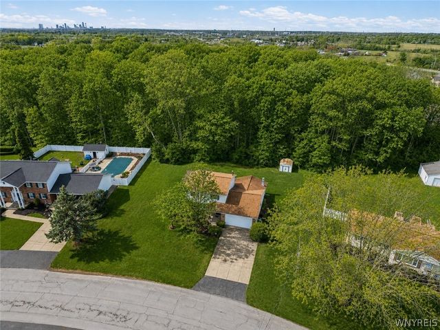 6888 Joanne Circle North, Niagara, NY 14304