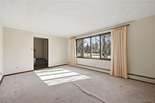 6888 Joanne Circle North, Niagara, NY 14304