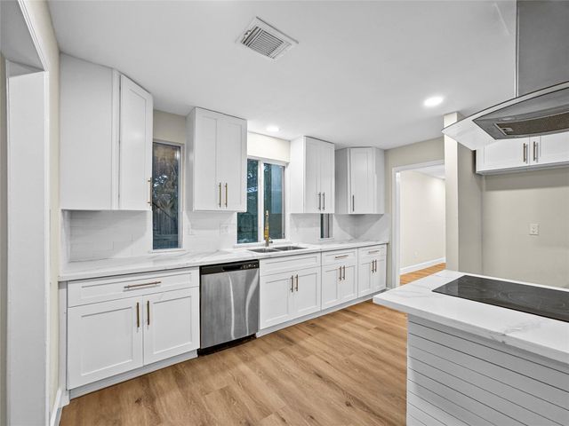 1023 Cragmore Drive, Seabrook, TX 77586