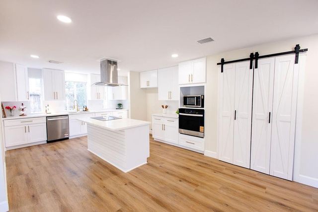 1023 Cragmore Drive, Seabrook, TX 77586