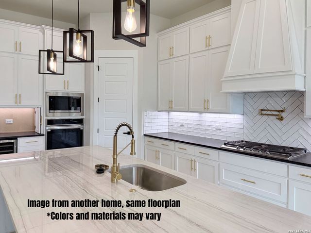 140 Timber Heights, La Vernia, TX 78101